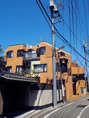 a building on the side of a street at \u685c\u306e\u5ddd68 \u6c60\u888b\u99c5 7\u5206 2-4\u4eba\u4e28Ikebukuro 7 minutes 2-4 people in Tokyo