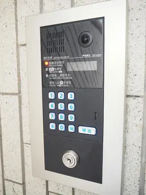 a vending machine on a brick wall at \u685c\u306e\u5ddd68 \u6c60\u888b\u99c5 7\u5206 2-4\u4eba\u4e28Ikebukuro 7 minutes 2-4 people in Tokyo