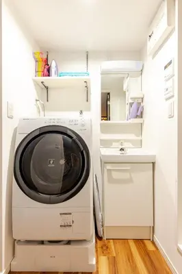 a washer and dryer in a room with a kitchen at jtr\u6d45\u8349\u6a4b301 in Tokyo