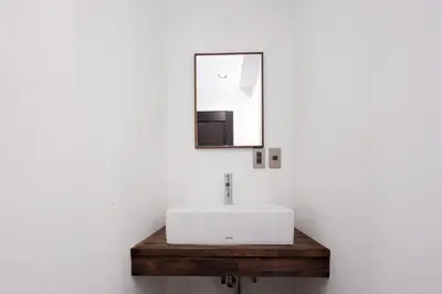 a bathroom with a white sink and a mirror at \u548c\u6c23\u4f1a\u3005\u6d45\u8349\u6a4b Wakiaiai Asakusabashi in Tokyo