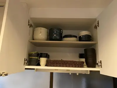 a shelf in a kitchen with pots and pans at \u5927\u718a\u306e\u5bb6 028t in Tokyo