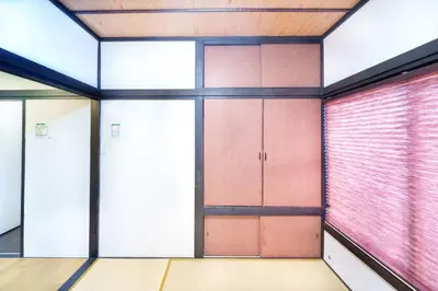 an empty gym with doors and windows at \u5927\u718a\u306e\u5bb6 028t in Tokyo