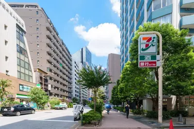 a sign on the side of a city street at \u5927\u718a\u306e\u5bb6 028t in Tokyo