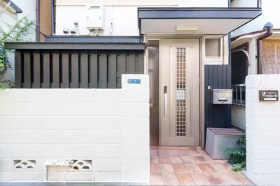 a house with a white fence and a door at \u5927\u718a\u306e\u5bb6 028t in Tokyo