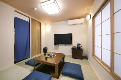 a living room with a table and a tv at \u5922\u306e\u5929\u7a7a\u6a39 027t in Tokyo