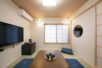 a living room with a coffee table and a flat screen tv at \u5922\u306e\u5929\u7a7a\u6a39 027t in Tokyo