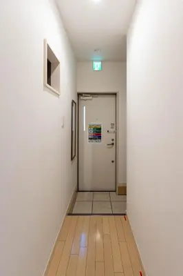 a hallway with a door and a tile floor at 132T close \u5922\u306e\u5bbf \u7ffc in Tokyo