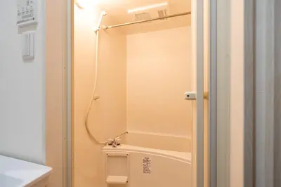 a bathroom with a shower with a toilet at \u30a2\u30fc\u30d0\u30f3\u30b3\u30fc\u30c8\u62bc\u4e0a in Tokyo