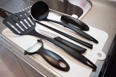 a group of utensils sitting on top of a drawer at \u7af9\u30ce\u585a \u30d7\u30ec\u30df\u30a2 in Tokyo