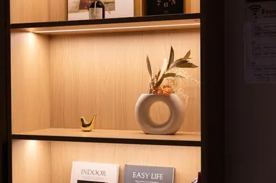 a shelf with a vase and a plant on it at Y's INN 駒込 110T in Tokyo