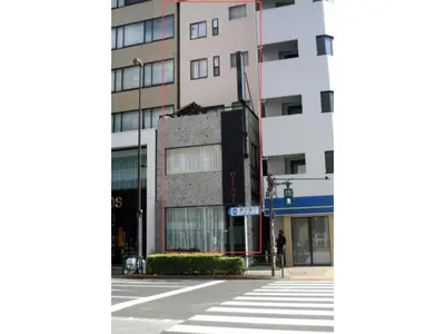 an empty street in front of a tall building at MIYAVI hotel - Vacation STAY 75556v in Tokyo