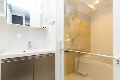 a bathroom with a shower and a sink at #17 -\u30b7\u30fc\u30d5\u30a9\u30eb\u30e0\u4eac\u6025\u84b2\u7530- Entire Unit in Tokyo