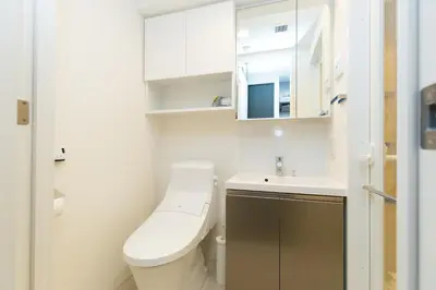 a bathroom with a toilet and a sink at #17 -\u30b7\u30fc\u30d5\u30a9\u30eb\u30e0\u4eac\u6025\u84b2\u7530- Entire Unit in Tokyo