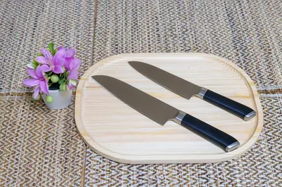a cutting board with two knives and a vase of flowers at \u697d\u9038\u30b0\u30eb\u30fc\u30d7 \u6c60\u888b\u745e\u6708\u82d11F 111Ta in Tokyo