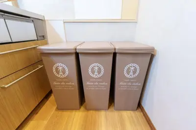 two trash cans in a hallway in a room at \u697d\u9038\u30b0\u30eb\u30fc\u30d7 \u9ad8\u7530\u99ac\u5834 114t in Tokyo