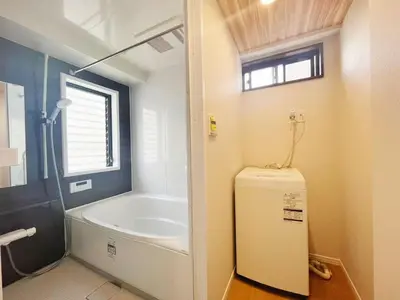 a bathroom with a bath tub and a sink at \u677e\u5c4b Hotel in Tokyo