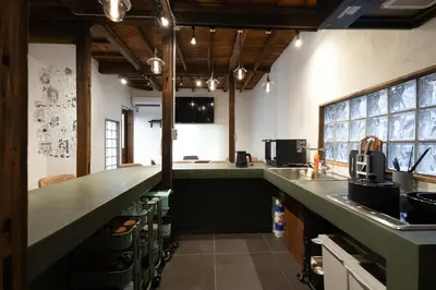 a large kitchen with a counter and a counter top at \u30ca\u30ab\u30ce\u30b3\u30df\u30c1 Nakanokomichi in Tokyo