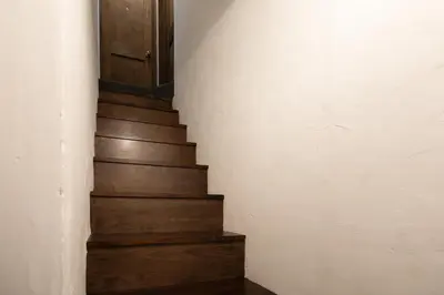 a stairway with a door and a wooden stair case at \u30ca\u30ab\u30ce\u30b3\u30df\u30c1 Nakanokomichi in Tokyo