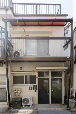an outside view of a building with a balcony at \u51ea\u30ce\u5bb6\u66f3\u821f Naginoya Hikihune in Tokyo