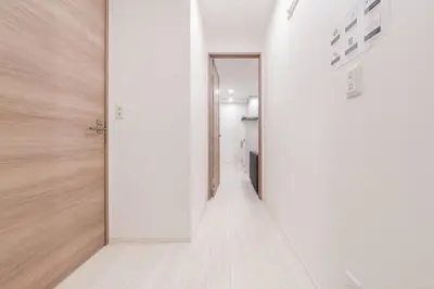 a hallway with a white wall and a door at House Hotel EKODA 2F HE2122 in Tokyo