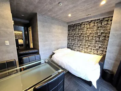 a bedroom with a bed and a tub in it at Regalo Shibaura 501 - Vacation STAY 06260v in Tokyo