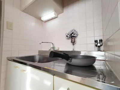 a sink with a faucet on a counter at G91\u65b0\u5bbf\u6700\u4e2d\u5fc3 \u6771\u65b0\u5bbf\u7ad95\u5206-Shinjuku center 5 mins to St, Max 5P \u65b0\u5bbf \u6d89\u8c37 \u8868\u53c2\u9053 \u6c60\u888b \u4e0a\u91ce \u4ee3\u4ee3\u6728 \u94f6\u5ea7 \u539f\u5bbf in Tokyo