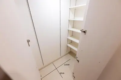 a walk in closet with the door open and a floor diagram at LIVCITY Kinshicho 602 in Tokyo