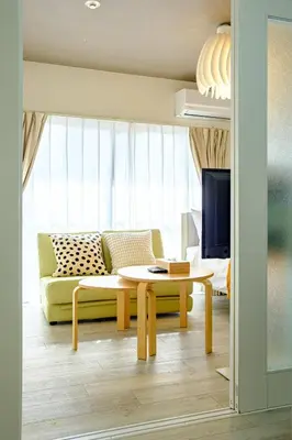 a living room with a couch and a table at \u30af\u30ec\u30a2\u30fc\u30ec\u795e\u697d\u5742\u30b2\u30b9\u30c8\u30cf\u30a6\u30b9105\u53f7\u5ba4 - \u6771\u4eac\u89b3\u5149\u306b\u4fbf\u5229 - \u725b\u8fbc\u795e\u697d\u5742\u99c5\u304b\u3089\u5f92\u6b693\u5206 in Tokyo