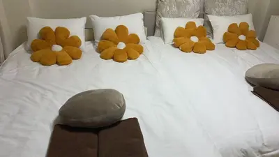 a bed with four stuffed animals on top of it at 21\u89c2\u666f\u9633\u53f0\u623f \u5927\u7a7a\u95f4\u536b\u6d74\u53a8\u623f \u6d17\u8863\u673a \u8f66\u7ad9\u6b65\u884c3\u5206\u949f \u4e0a\u91ce \u6d89\u8c37 \u8fea\u58eb\u5c3c \u673a\u573a \u5750\u8f66\u76f4\u8fbe in Tokyo