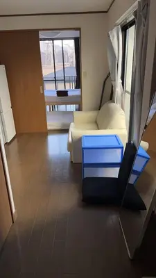 a living room with a couch and a bed at 41\u89c2\u666f\u9633\u53f0\u623f \u5927\u7a7a\u95f4\u536b\u6d74\u53a8\u623f \u6d17\u8863\u673a \u8f66\u7ad9\u6b65\u884c3\u5206\u949f \u4e0a\u91ce \u6d89\u8c37 \u8fea\u58eb\u5c3c \u673a\u573a \u5750\u8f66\u76f4\u8fbe in Tokyo