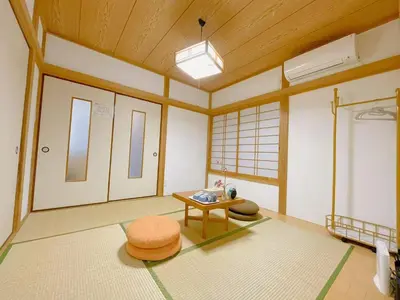an empty room with a table and a stool at \u53cb\u7e01\u306e\u5bb6Destined Bonds Haven\u5317\u5343\u4f4f in Tokyo