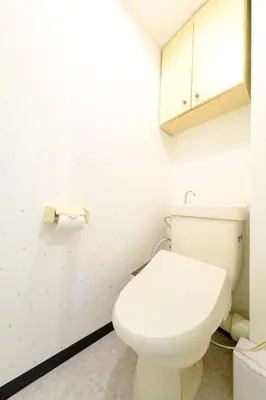 a bathroom with a white toilet in a room at \u3055\u304f\u3089\u30cf\u30a6\u30b9 - Sakura house - \u5e83\u3005\u5feb\u9069 \u6700\u59276\u540d\u6ede\u5728\u53ef in Tokyo