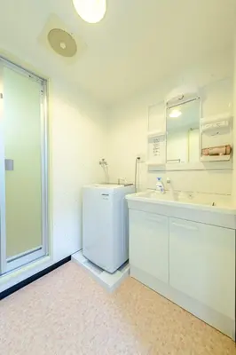 a white bathroom with a sink and a refrigerator at \u3055\u304f\u3089\u30cf\u30a6\u30b9 - Sakura house - \u5e83\u3005\u5feb\u9069 \u6700\u59276\u540d\u6ede\u5728\u53ef in Tokyo