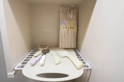 a model of a toilet in a small bathroom at \u738b102\u6574\u5957\u79c1\u4eba\u536b\u6d74\u53a8\u623f \u6d17\u8863\u673a \u8f66\u7ad9\u6b65\u884c5\u5206\u949f \u4e0a\u91ce\u7ad9\u5730\u94c1\u76f4\u8fbe in Tokyo