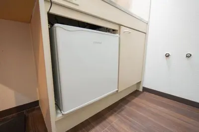 a large white garage door in a room at \u738b102\u6574\u5957\u79c1\u4eba\u536b\u6d74\u53a8\u623f \u6d17\u8863\u673a \u8f66\u7ad9\u6b65\u884c5\u5206\u949f \u4e0a\u91ce\u7ad9\u5730\u94c1\u76f4\u8fbe in Tokyo