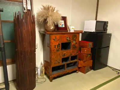 a room with a wooden dresser and a microwave at \u4ec1\u6e90\u548c in Tokyo