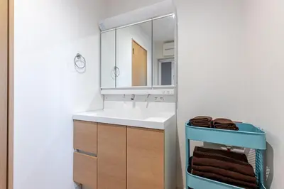 a bathroom with a sink and a mirror at jtr\u58a8\u75303\u4e01\u76ee in Tokyo