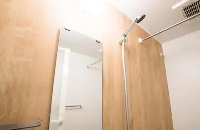 a bathroom with a mirror and a shower at COMMA HOUSE Nishi-Ikebukuro 102 in Tokyo