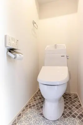 a white toilet in a bathroom with a tile floor at ksf\u4e0a\u6c60\u888b3\u4e01\u76ee202 in Tokyo