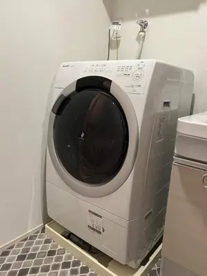 a washing machine is sitting on a shelf in a room at ksf\u4e0a\u6c60\u888b3\u4e01\u76ee202 in Tokyo