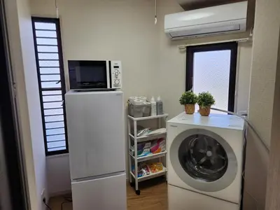 a kitchen with a washing machine and a microwave at Cozy Zoom-Easy access to UENO ASAKUSA AKIHABARA R3 in Tokyo