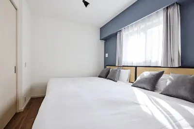 a bedroom with a large white bed and a window at Miyabi \u795e\u697d\u5742 in Tokyo