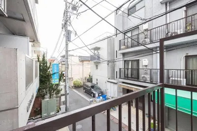 an apartment balcony with a car parked on a street at \u30a2\u30ad\u30b5\u30dd\u30b9\u30c6\u30a4\u521d\u53f0 in Tokyo