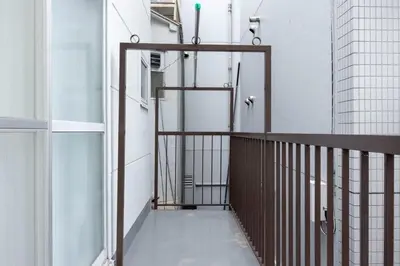 a stairway with a metal gate in a building at \u30a2\u30ad\u30b5\u30dd\u30b9\u30c6\u30a4\u521d\u53f0 in Tokyo