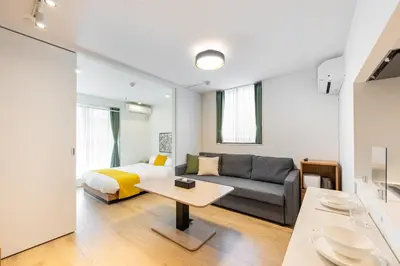 a living room with a couch and a bed at TOKYO SHIBA Retreat 3427 in Tokyo