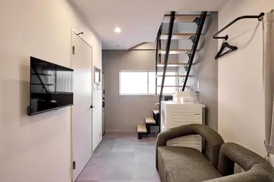 a living room with a couch and a tv at \u30b3\u30fc\u30c8\u30cf\u30a6\u30b9\u4e09\u8336 in Tokyo
