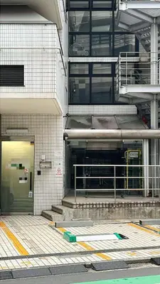 a building with a green door in a building at F-Mansion210 in Tokyo
