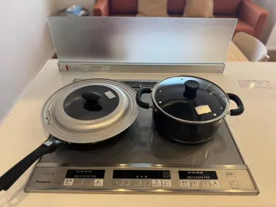 a pot sitting on top of a stove with a laptop at Kabukichō, Shinjuku City -13F-SJ0019 in Tokyo