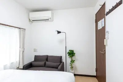 a bedroom with a bed and a couch at \u53f0\u67713\u4e01\u76ee\u6238\u5efa in Tokyo