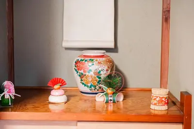 a vase sitting on top of a wooden shelf at Japanese Traditional Villa 8ppl 5min to ST in Tokyo